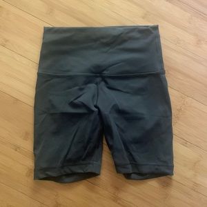 Lululemon Wunder Train Short 6in